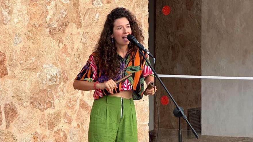 Jèssica Ferrer interpreta un dels seus poemes.