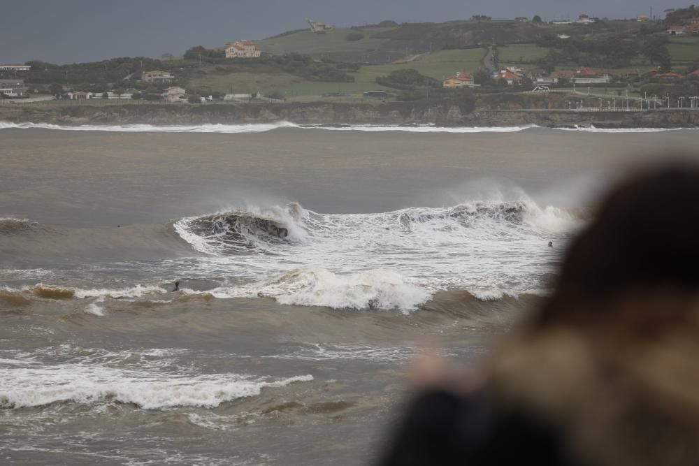 El tiempo en Asturias: borrasca Cecilia en Gijón