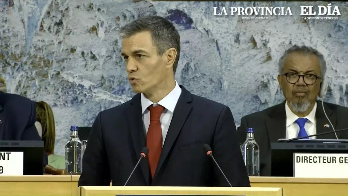 Pedro Sánchez usa la asamblea mundial de la OMS para atacar a Fernando Clavijo
