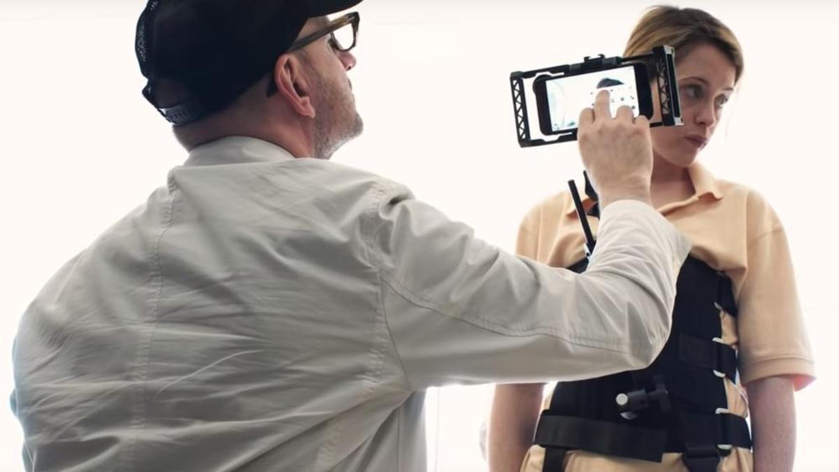 Steven Soderbergh en el rodaje de 'Perturbada', protagonizada por Claire Foy: la película se rodó con un iPhone 7 Plus.