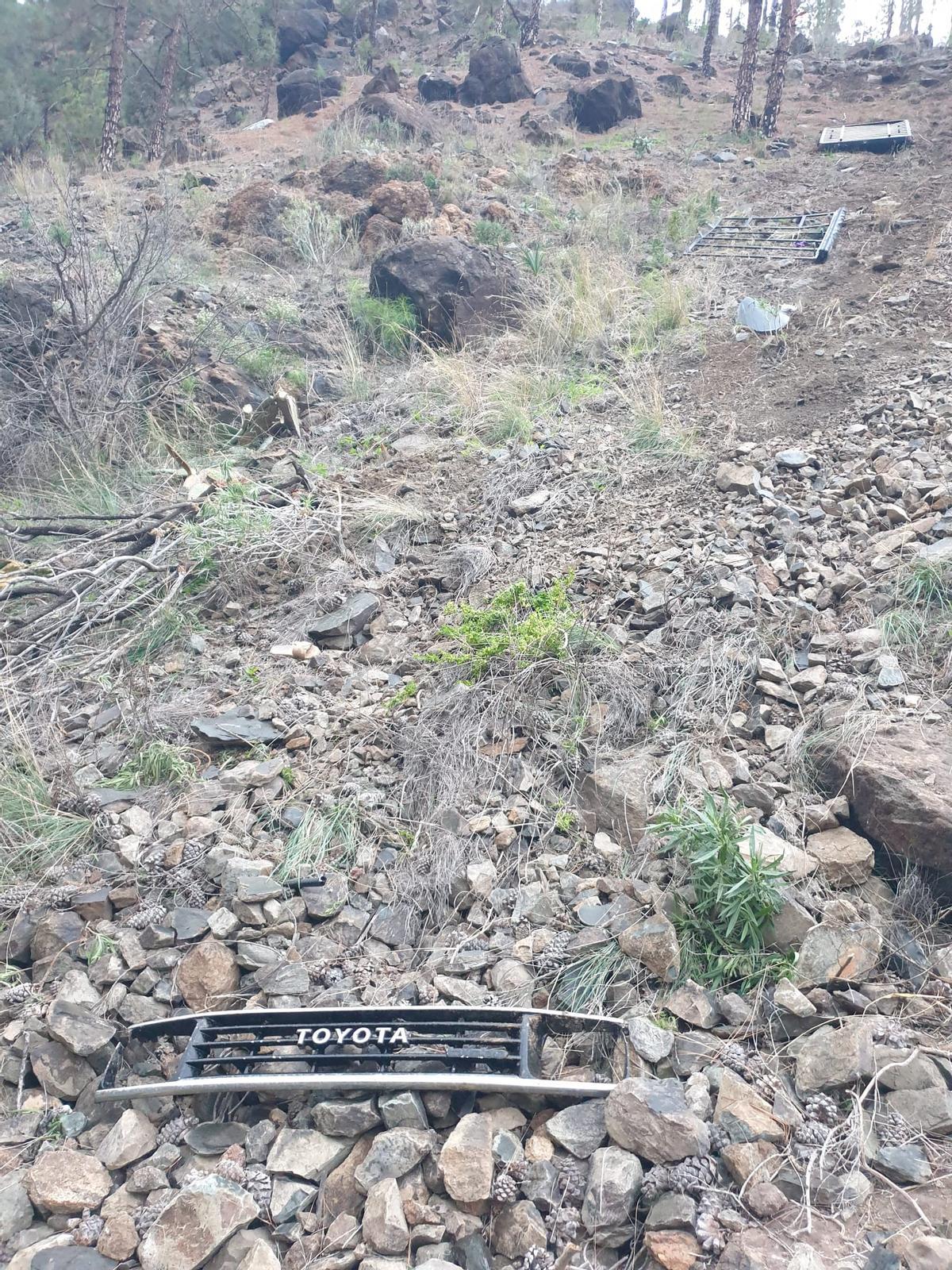 Ladera por la que cayó el vehículo.