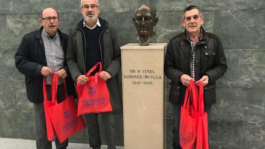 El exinternacional Julio Alberto visita el Álvarez-Buylla de Mieres