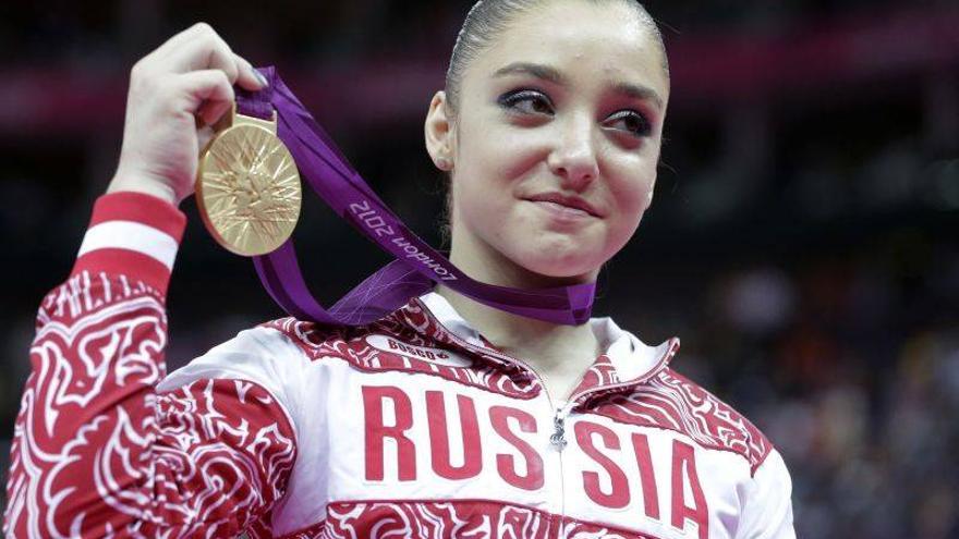 La joven rusa Aliya Mustafina se cuelga el oro con una exhibición en asimétricas