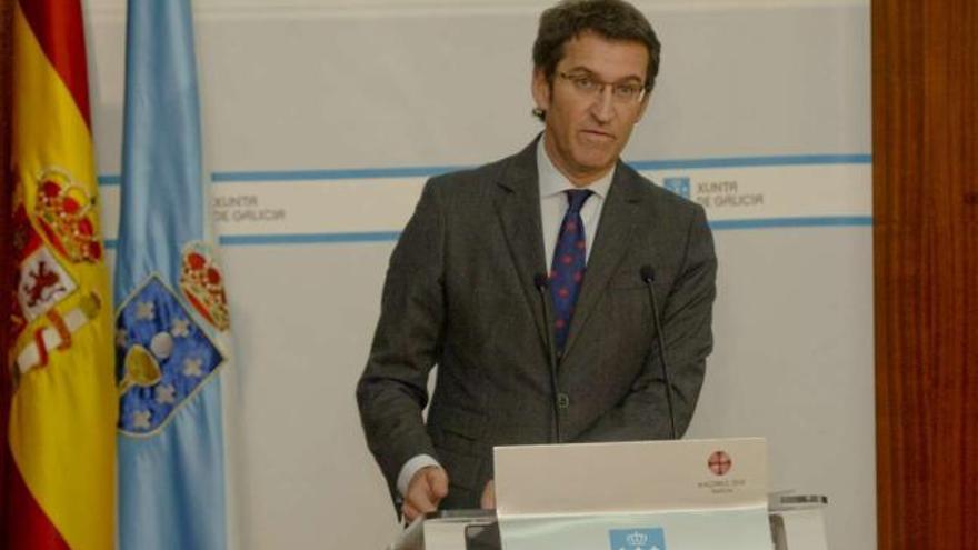 El presidente de la Xunta, en un momento de la rueda de prensa tras el Consello da Xunta que se celebró ayer en A Coruña. / fran martínez