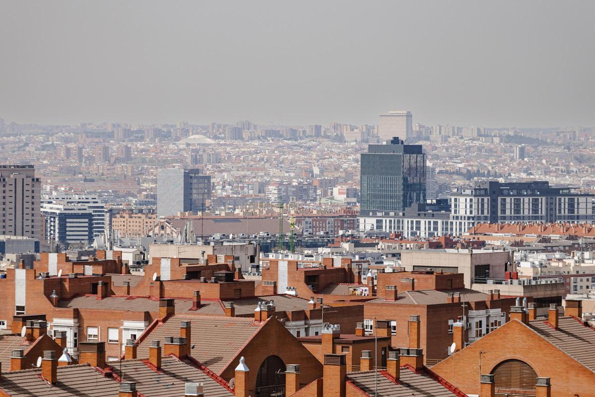 Vista desde el Cerro del Típ Pío, con Puente de Vallecas en primera línea.