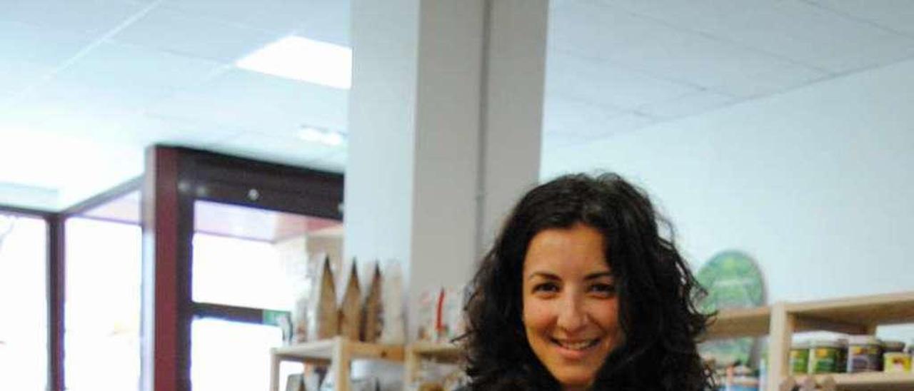 Marta Baragaño, en su tienda de Nava.