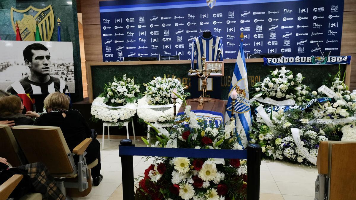 Las imágenes de la capilla ardiente de Antonio Benítez en La Rosaleda