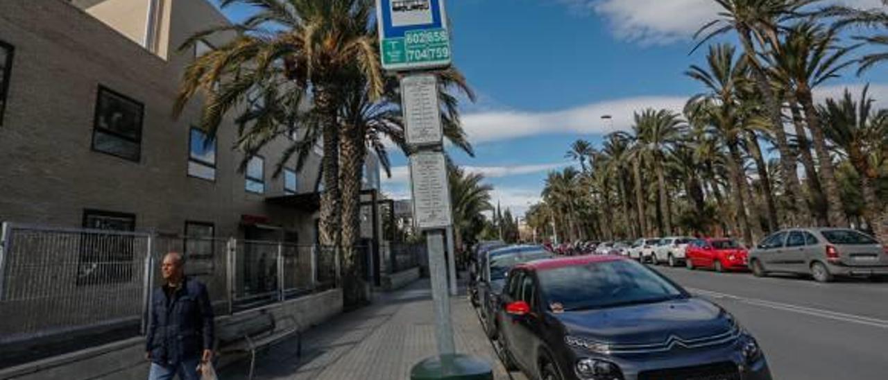 Una parada de autobús interurbano de Elche.