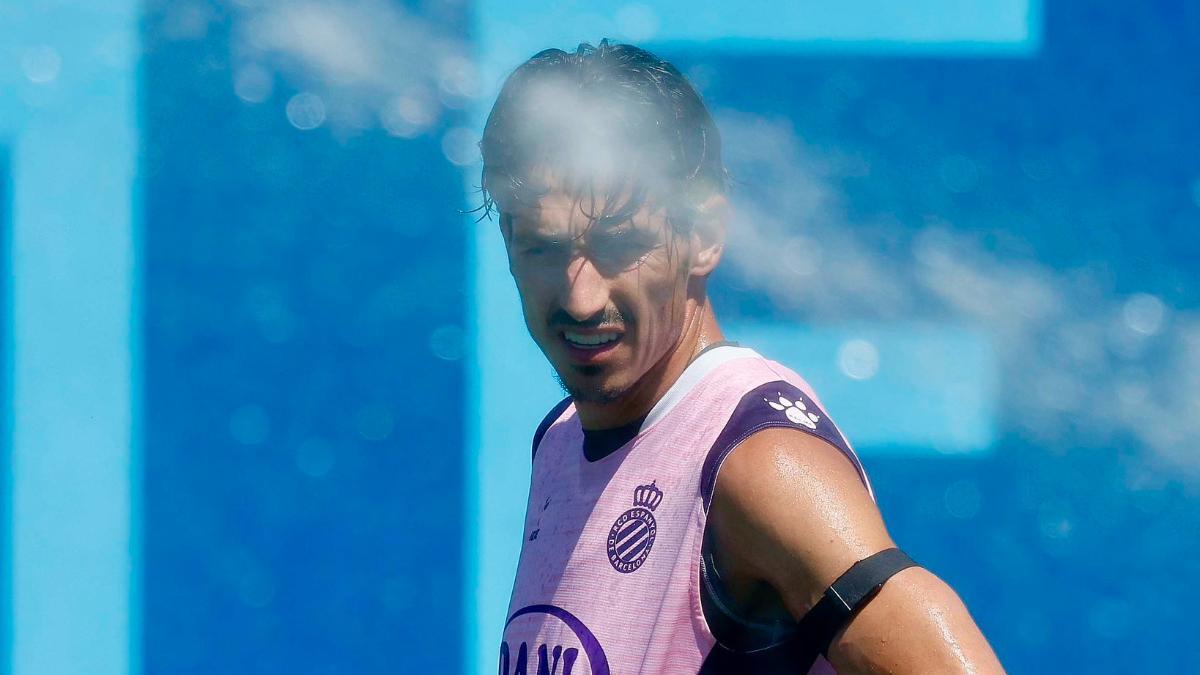 El vídeo que demuestra que Pere Milla va a buscar a los jugadores del Barça... Y después acaba en el suelo