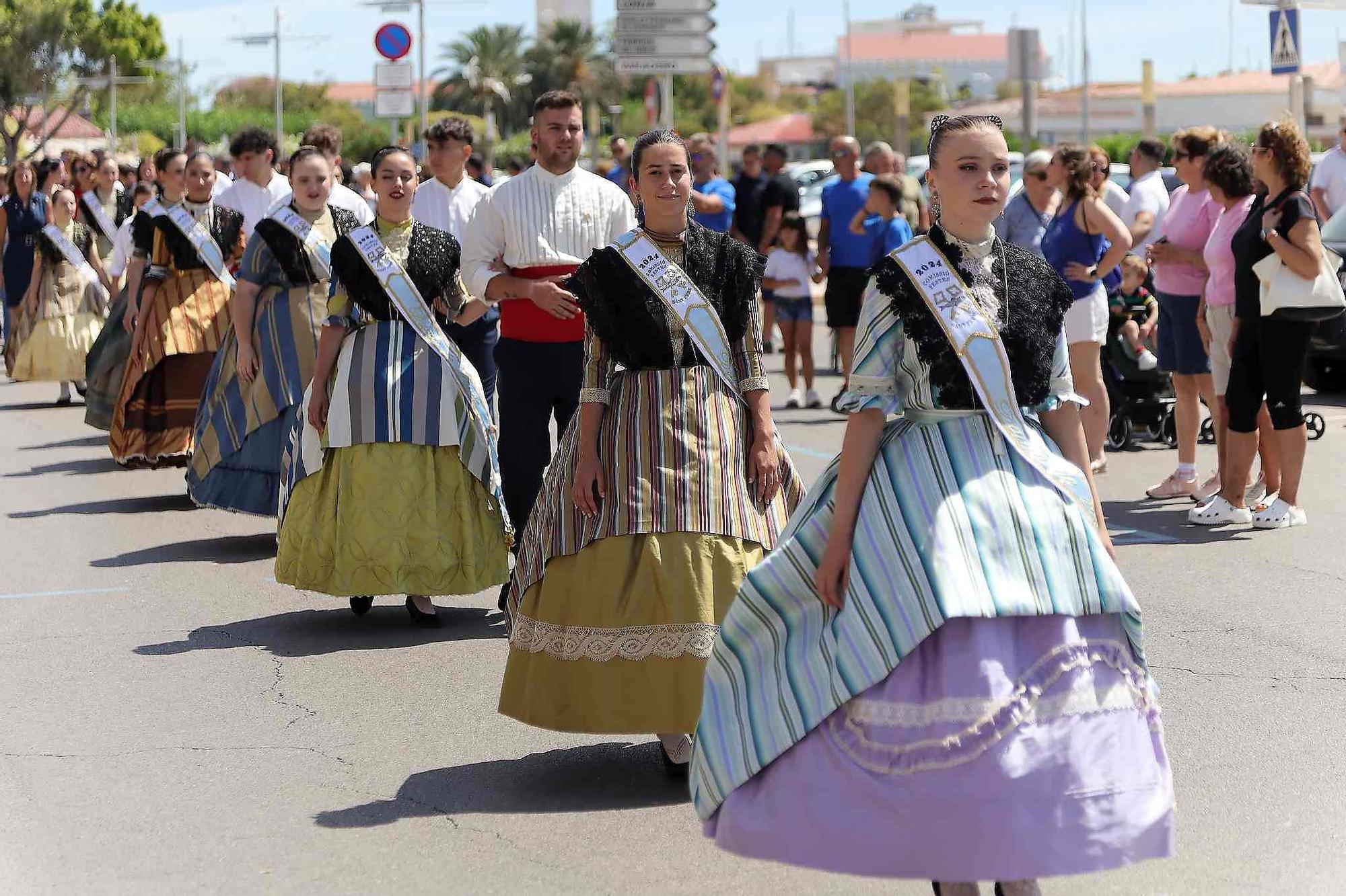 El Grau da inicio a las fiestas de Sant Pere con pólvora, bous y música