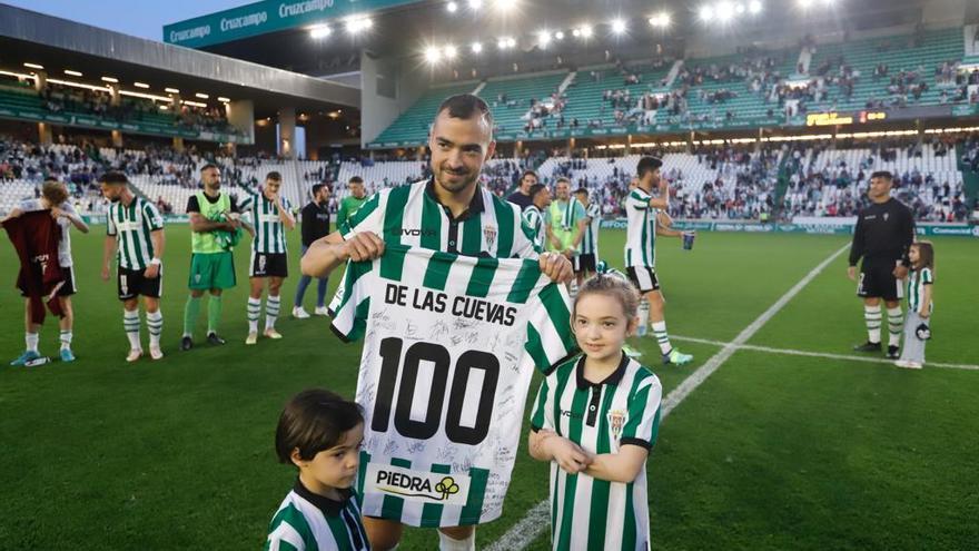 El Córdoba CF homenajea a Miguel de las Cuevas en un fin de ciclo