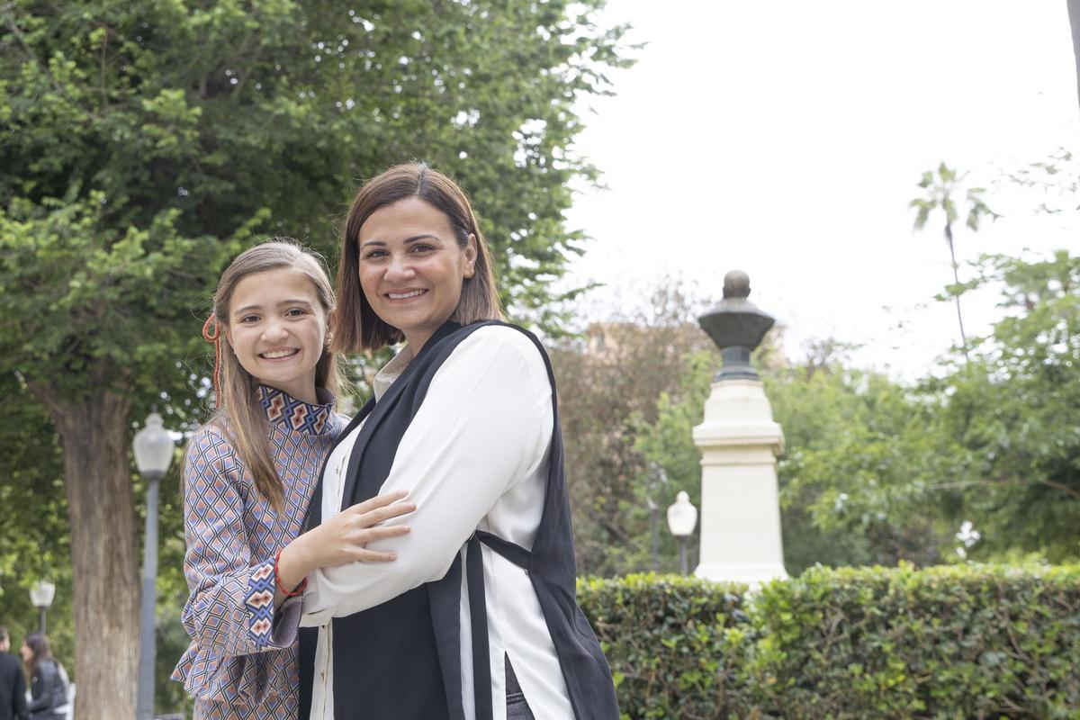 Valentina Tárraga e Inés Quesada posan juntas en Alicante.