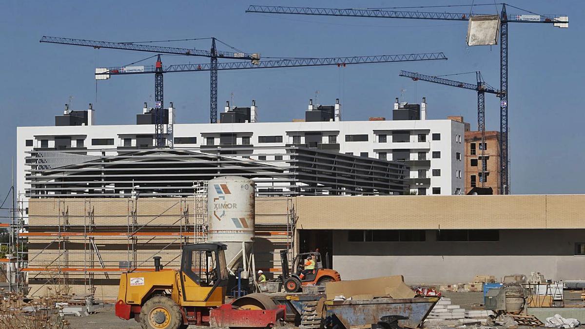 Estado actual de las obras del nuevo instituto que Educación construye en la Huerta Santa Isabel.