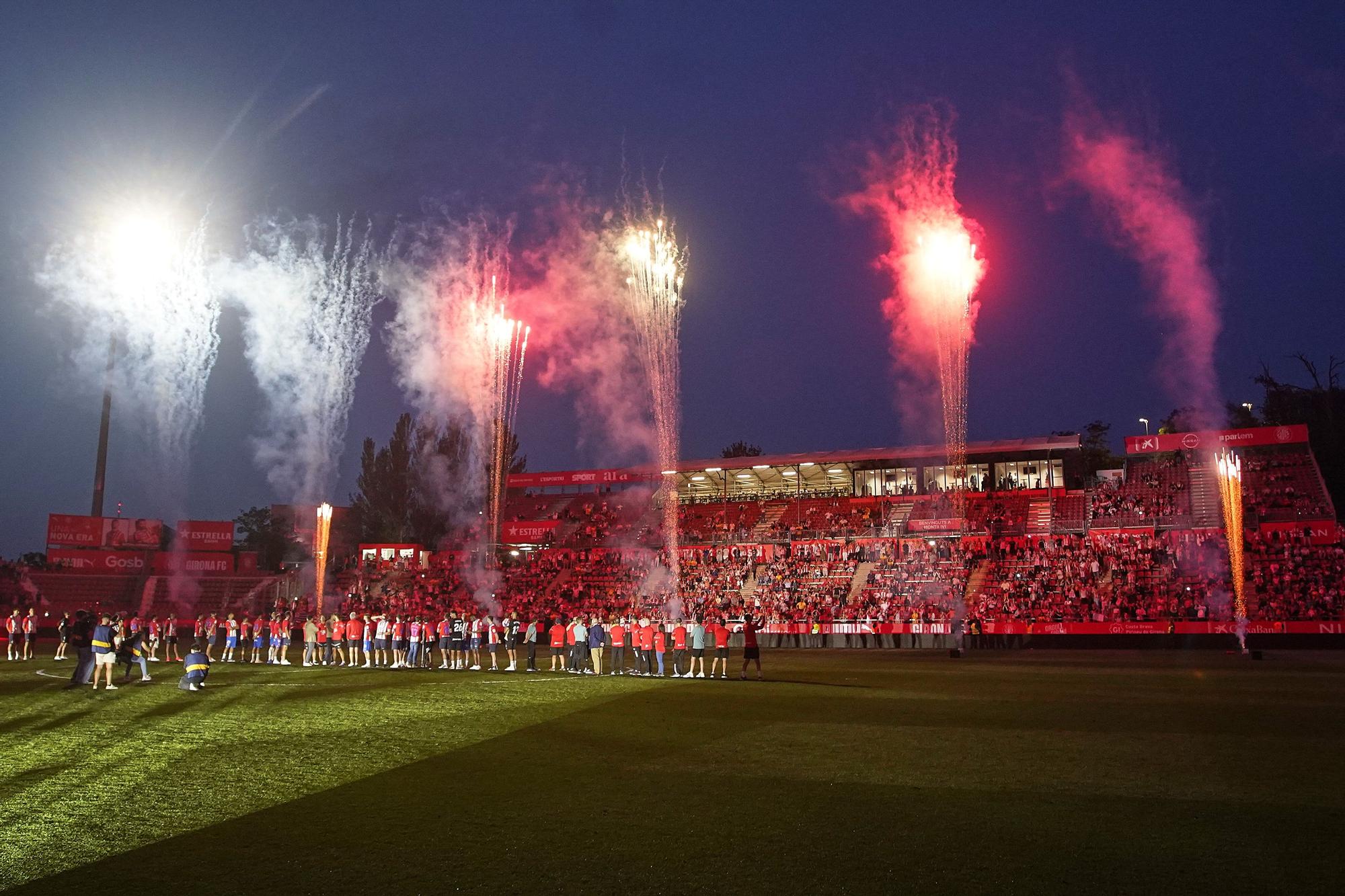 El Girona celebra la permanència amb el públic de l'estadi de Montilivi