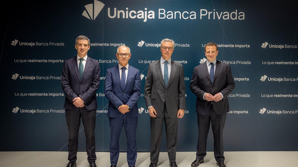 El director de Banca Privada, Banca Personal y Productos de Inversión, Javier López de Heredia; el CEO de Unicaja, Isidro Rubiales; el presidente, José Sevilla, y el director general de Negocio Minorista, Luis Colorado.