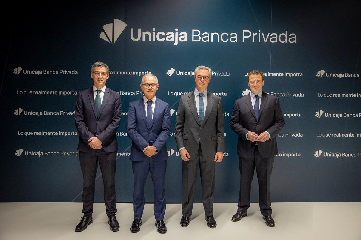 El director de Banca Privada, Banca Personal y Productos de Inversión, Javier López de Heredia; el CEO de Unicaja, Isidro Rubiales; el presidente, José Sevilla, y el director general de Negocio Minorista, Luis Colorado.