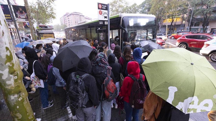 Els ruixats dificulten el primer dia del gran tall de l’R3 de Rodalies