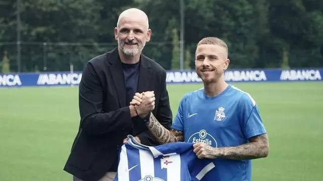 Presentación de Angeliño con el Deportivo