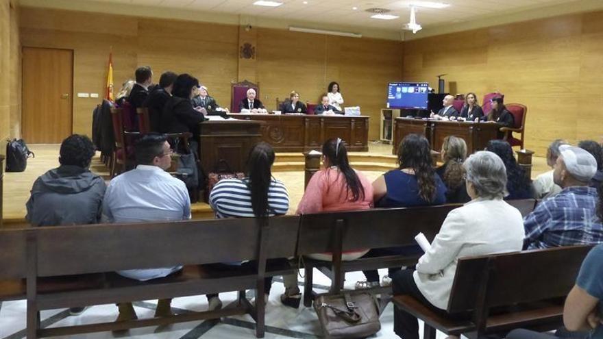 Los acusados por irrumpir en TVE en Mérida dicen que fue un acto pacífico y contra la pobreza