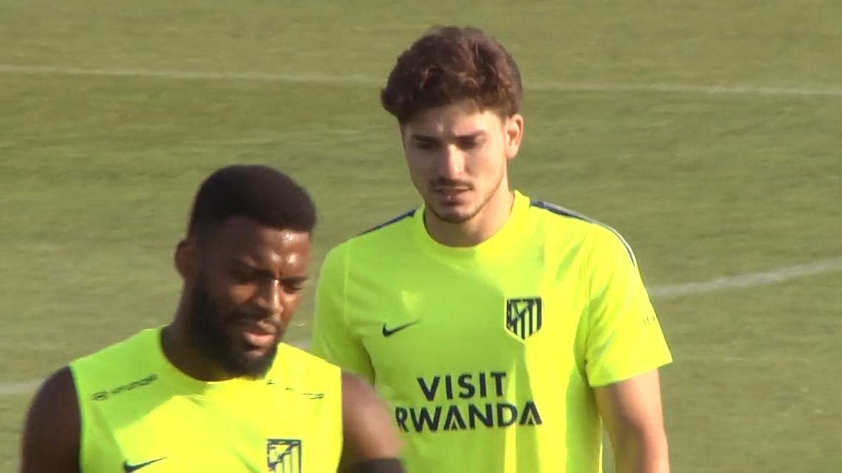 Julián Álvarez entrena con normalidad con el Atlético
