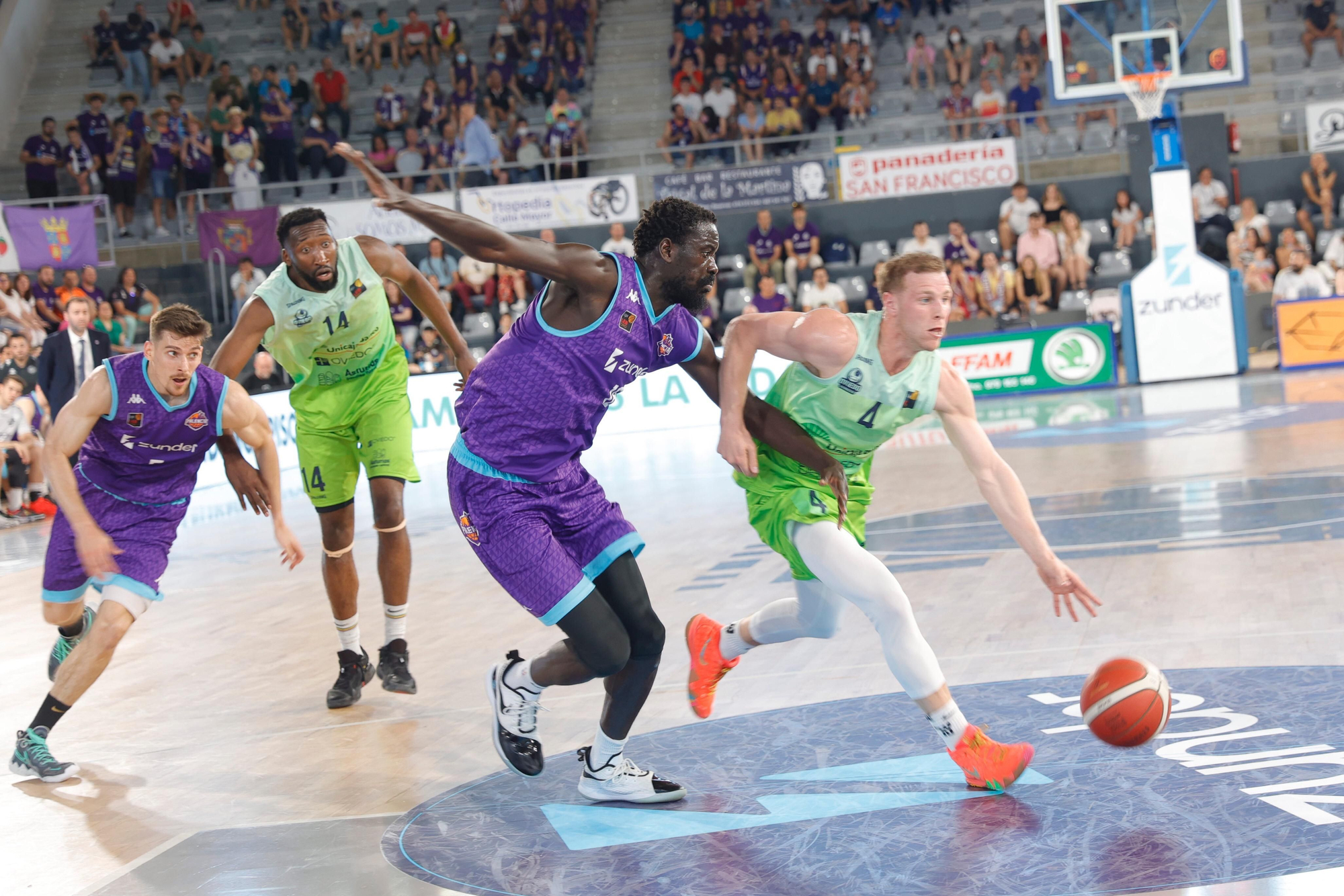 El Unicaja Banco Oviedo vuelve a perder en Palencia en el play-off de ascenso a la ACB