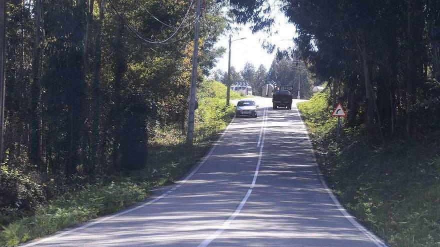 Un tramo del vial entre A Madalena y Herbello, para el que los vecinos reclaman aceras. // G.Núñez