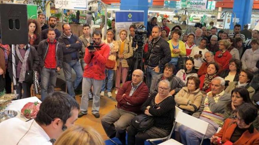 La plaza grovense se llenó para ver la exhibición de Javier Olleros.  // Muñiz