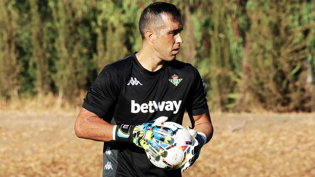 Claudio Bravo ya entrena con el Betis