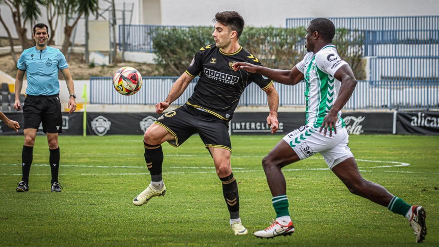 Al Antequera CF le falta puntería en el feudo del Intercity (2-1)