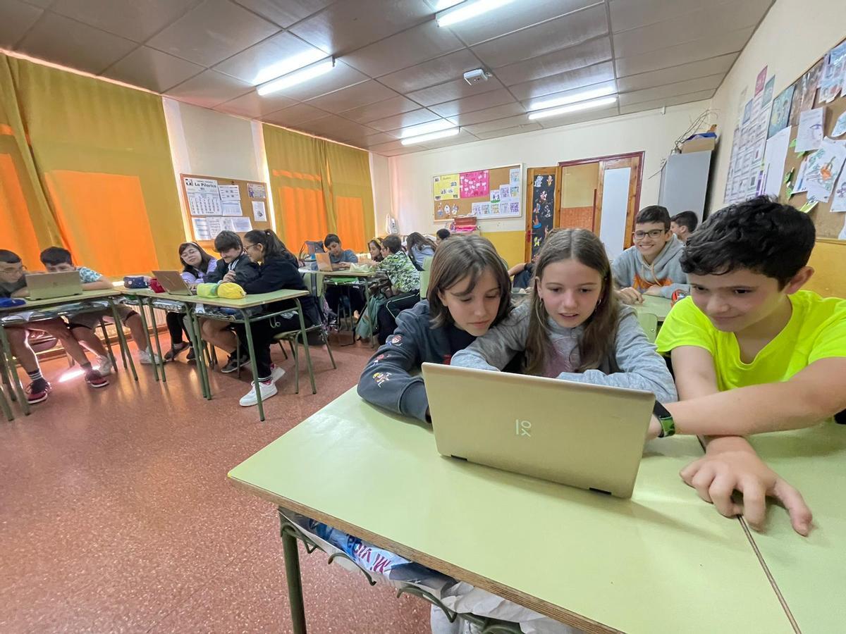 Cazadores de "fake news": el colegio Teodoro Cuesta de Mieres aborda un