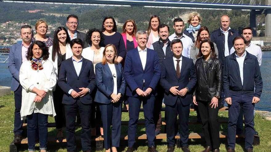 Los candidatos por Pontevedra al Congreso y Senado, con Pastor y Rueda en el centro. // FdV