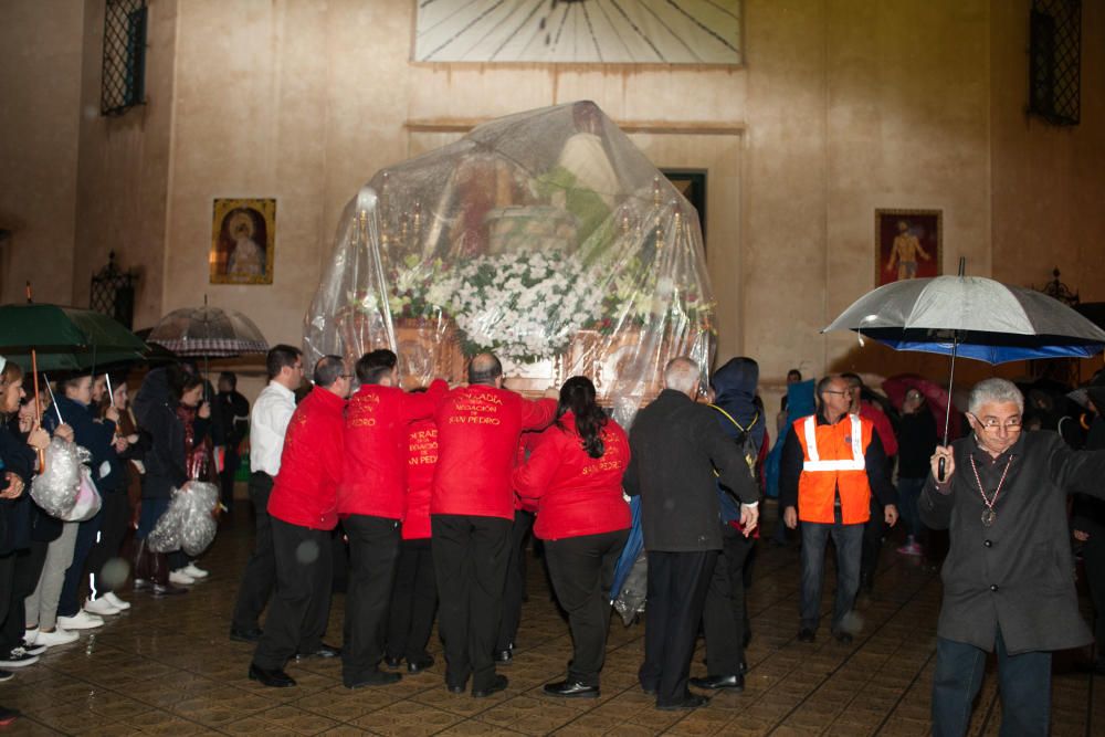 Las cofradías celebran actos en el interior de las parroquias y anulan las estaciones de penitencia