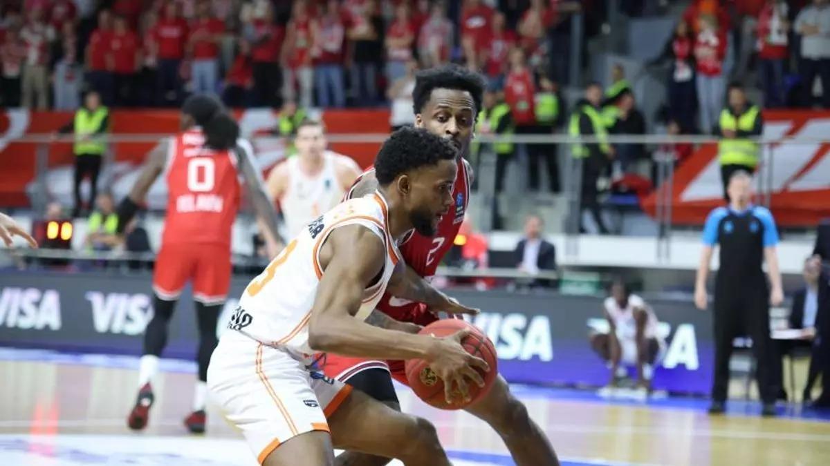 Una imagen del duelo ante el Hapoel.