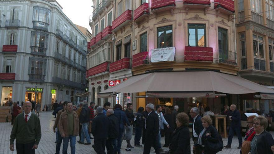 Balcones engalanados en la plaza del Carbón.