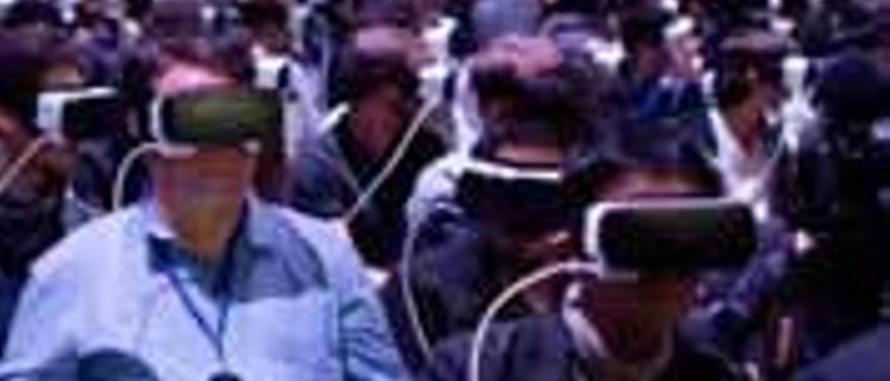 Un grupo de personas con gafas de realidad virtual en el pasado congreso de móviles de Barcelona.