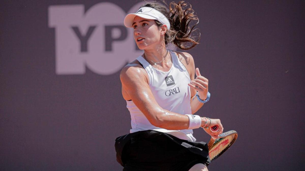 Carlota Martínez, disputando un partido.