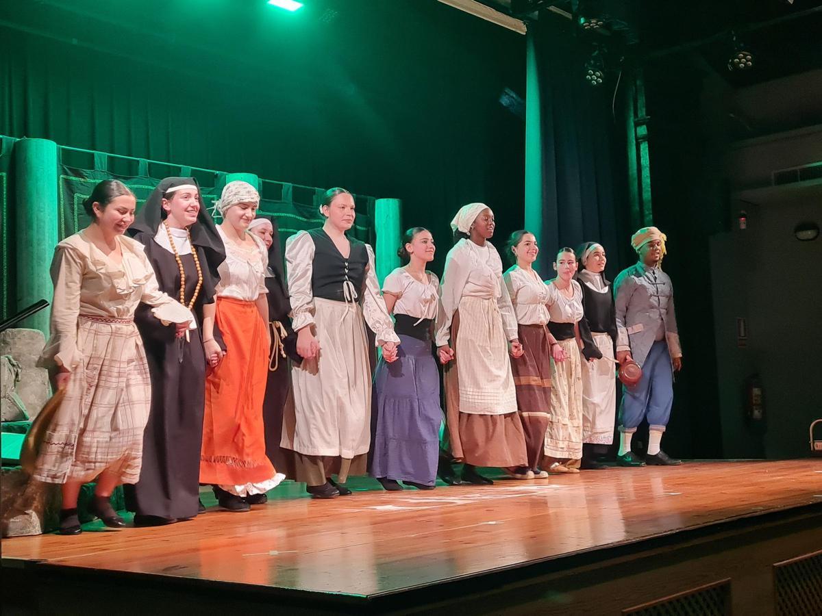 'Un consejo os voy a dar': El talento del Bachillerato de Artes del IES Grande Covián de Zaragoza se sube al escenario