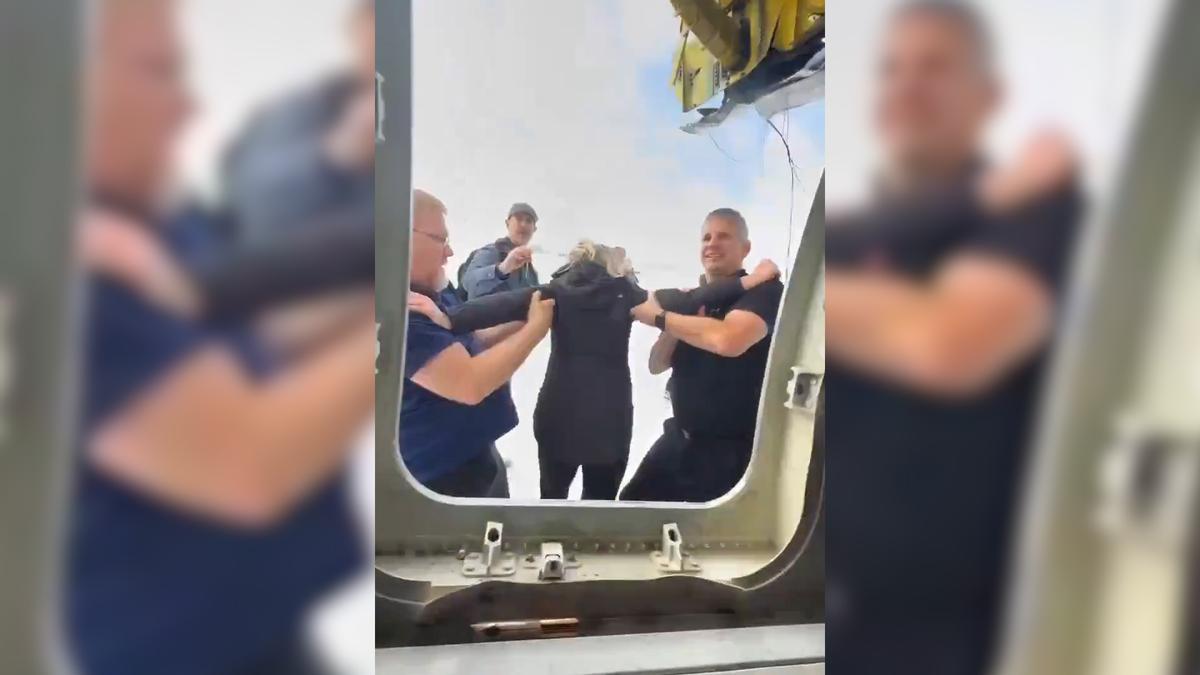 Un pasajero graba la evacuación del avión estrellado en Toronto: “Yo estaba en ese maldito avión”
