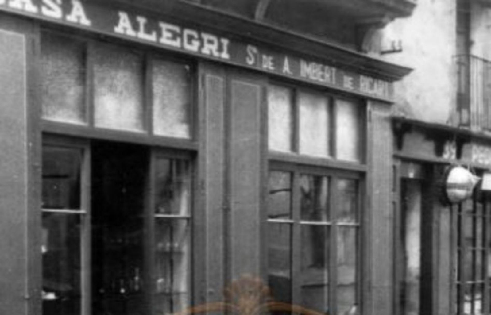 La botiga del 1951 adquirida a Anna Imbert de Ricart, amb l&#039;empostissat de fusta original.