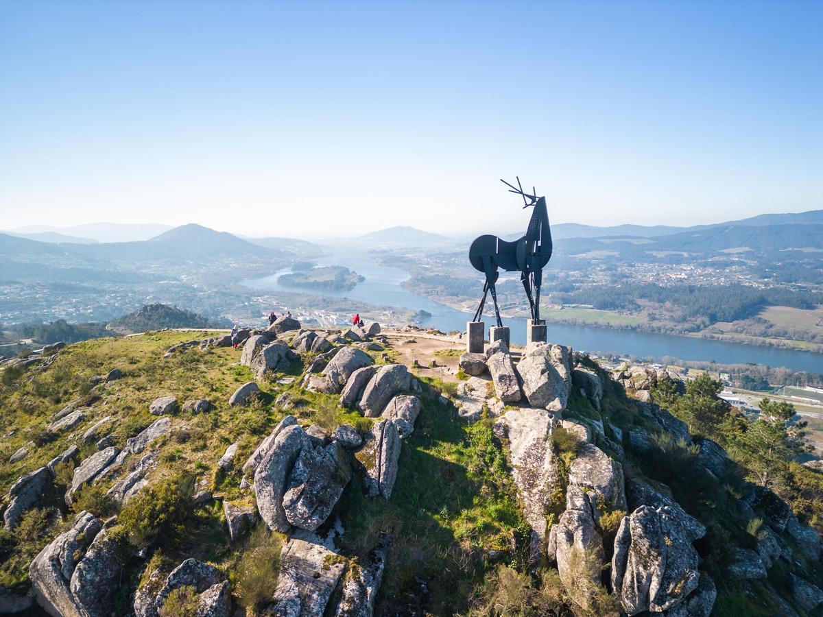Vista del Miño, con Portugal y Galicia a cada lado, desde el mirador de Cervo en Vila Nova de Cerveira.