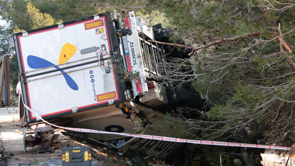 Accidente entre dos camiones en la AP-7 a la altura del Vendrell.