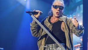 Bruce Dickinson durante el concierto de Iron Maiden en el Palau Sant Jordi en la Gira Future Past Tour