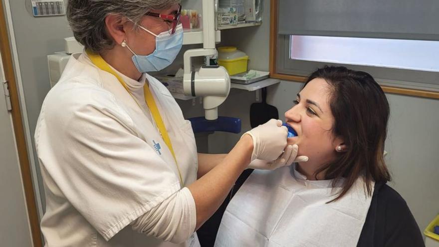 Salut incorpora 44 fisioterapeutes i higienistes dentals a l’atenció primària