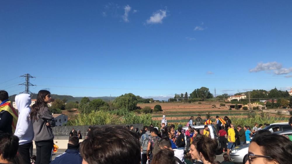 Els estudiants buiden les aules i tornen a tallar el trànsit a Manresa