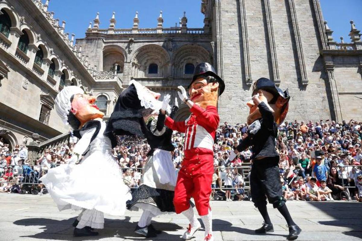 Os cabezudos encherán de cor as rúas de Compostela nas Festas da Ascensión
