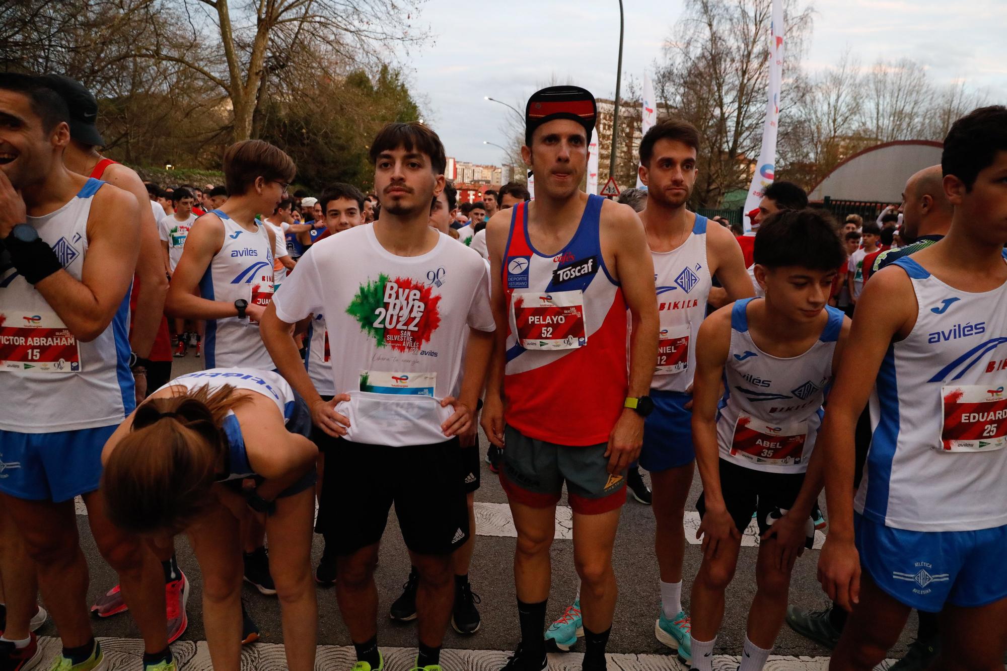 En imágenes: miles de avilesinos despiden el año corriendo la San Silvestre