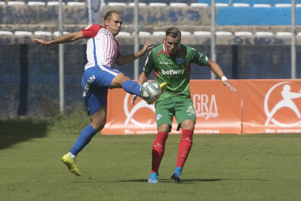 El partido entre el Sporting de Gijón y el Alavés, en imágenes