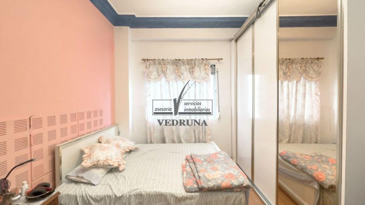 El dormitorio principal de la casa a la venta en Fernando El Católico