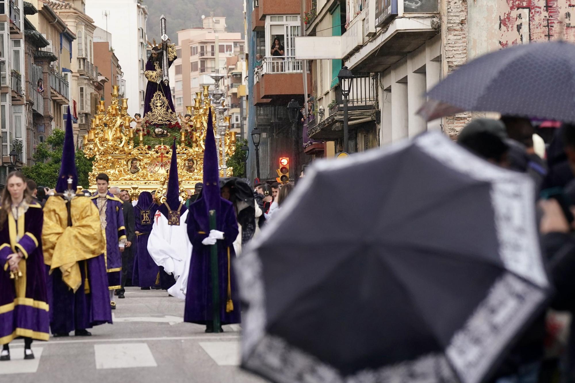 Liberación del preso por la cofradía de Nuestro Padre Jesús El Rico, la única que salió a la calle el Miércoles Santo.
