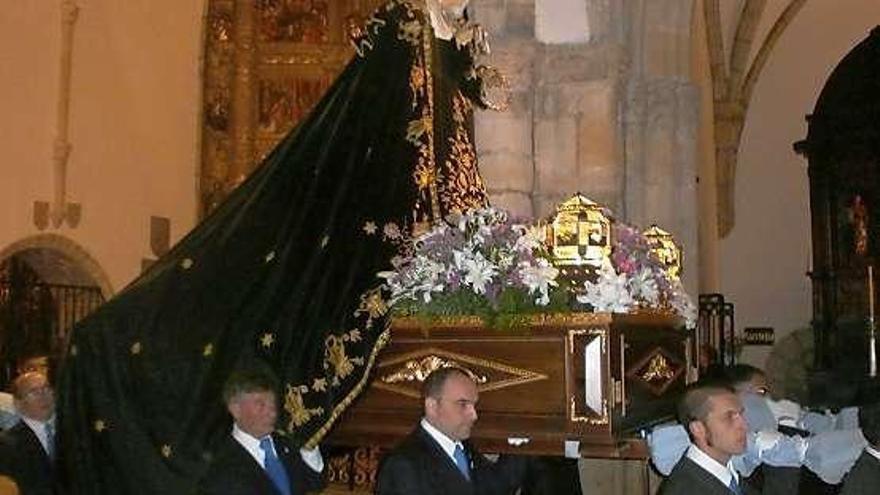 La imagen de la Dolorosa, en la basílica de Llanes, el pasado miércoles.